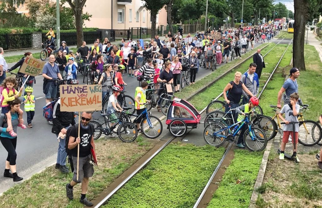 Mahlsdorf LIVE - 600 Mahlsdorfer demonstrieren für mehr Schulplätze
